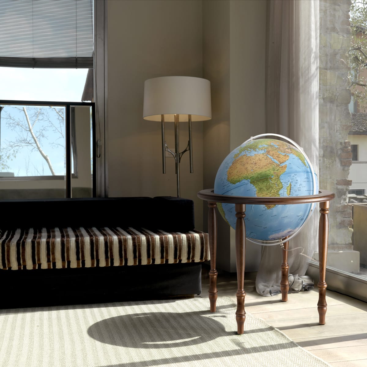 Valencia Globe – 20-Inch Illuminated Floor Globe | Blue